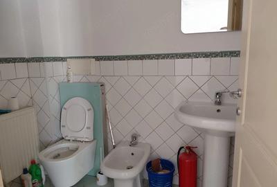 Spațiu comercial, de 30 mp, în P-ța Unirii - 8