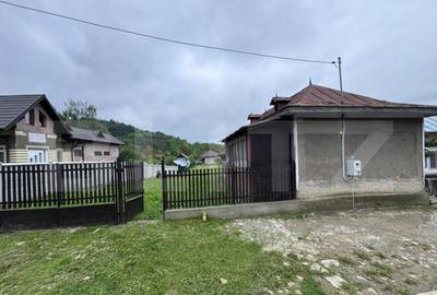 Casă cu 2 camere cu Teren 1097 Mp în Bezdead - 1
