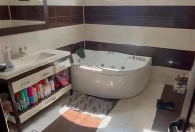 Apartament cu 4 camere decomandat în Apollo - 17