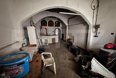 Casă cu 6 camere cu Teren 719 Mp în 14 Mai - 17