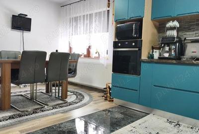 Casă cu Teren 569 Mp în Zăvoi - 3