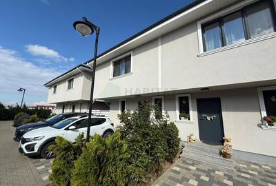 Duplex cu 4 camere cu Canalizare în Central