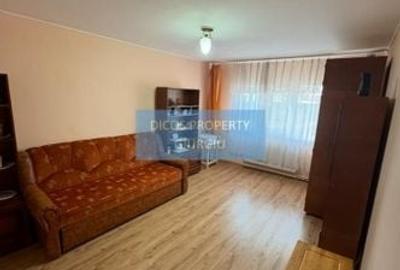 De Vânzare - Apartament 3 Camere, Strada Decebal - 8