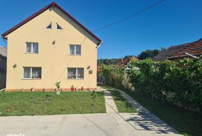 Casă cu 4 camere cu Teren 1200 Mp în Căiuți - 1