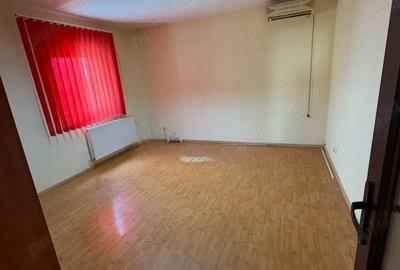 Spațiu comercial, de 50 mp, în Central - 1