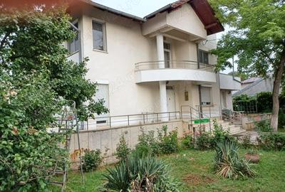 Casă cu 6 camere cu Canalizare în Central - 5