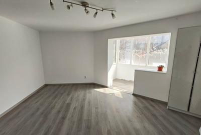 Birou, de 56.450000762940 mp, în Central - 3