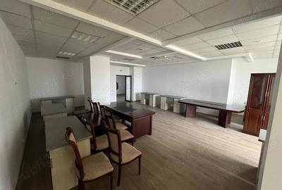 Spațiu comercial, de 2,500 mp, în Podul de Piatră - 2