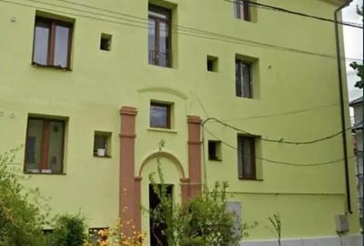 Apartament 2 camere etaj 1 + boxa m - 2