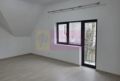 Casă individuală cu 6 camere cu Canalizare în Central - 35