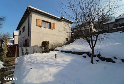 Casă cu 4 camere cu Teren 350 Mp în Central - 1