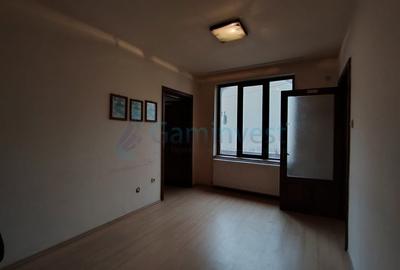 Spațiu comercial, de 382 mp, în Central - 5