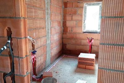 Casă cu Teren 325 Mp în Ghiroda - 1