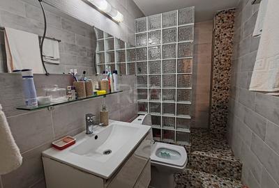 Apartament cu 3 camere decomandat în 13 Septembrie - 17