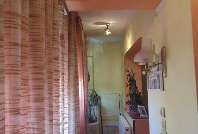 Apartament cu 4 camere semidecomandat în Cet - 5