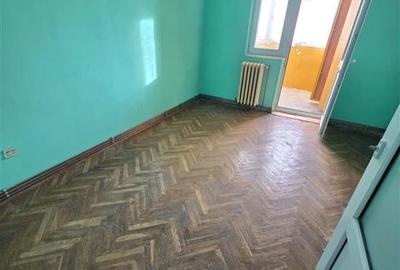 Dacia - la bulevard 2 camere decomandat, etaj intermediar, liber - 8