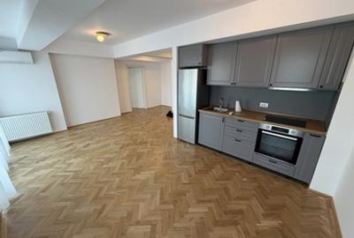 Casă cu 11 camere cu Teren 260 Mp în Herăstrău