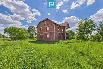 Casă cu 5 camere cu Teren 957 Mp în Beliu - 18