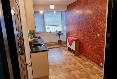 Apartament cu 3 camere semidecomandat în Central - 4