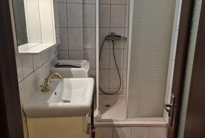 Garsonieră decomandată în Titan