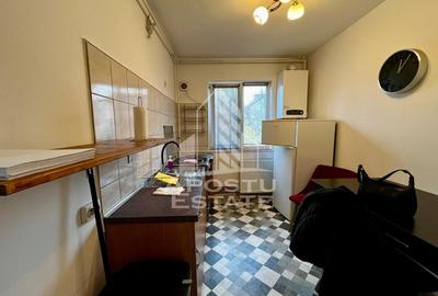 Apartament 2 camere,etaj 3,centrala proprie,zona Dacia - 7