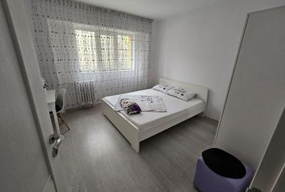 Apartament cu 3 camere semidecomandat în Iancului