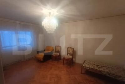 Apartament cu 4 camere semidecomandat în Micro 17