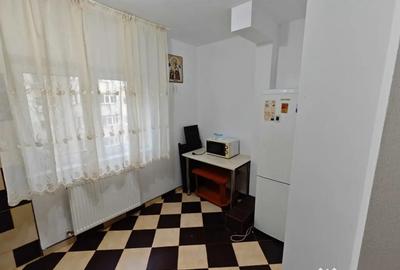 Garsonieră decomandată în Brâncoveanu