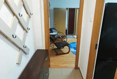 Inchiriez apartament 2 camere, et. 3, zona Hotel Roman - 1