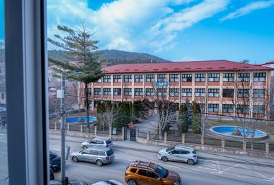 Apartament cu 2 camere decomandat în Moinești