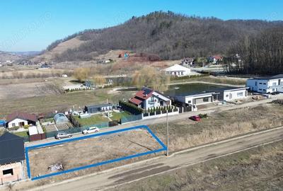 Teren de 559 mp, în Est - 10