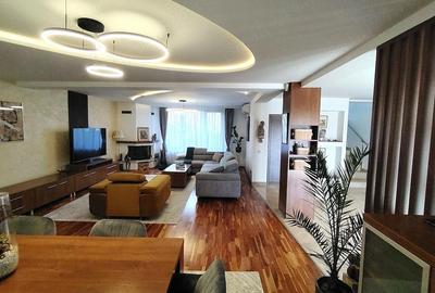 Casă cu 7 camere cu Teren 900 Mp în 1 Decembrie - 1