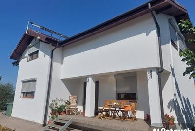 Casă cu 5 camere cu Teren 100000 Mp în Murighiol