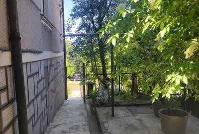 Casă cu 5 camere cu Teren 500 Mp în Central - 8