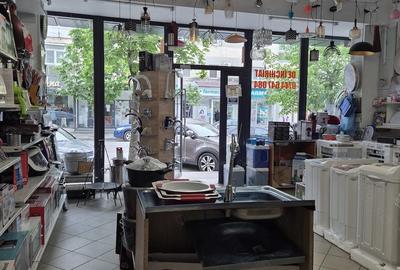 Spațiu comercial, de 80 mp, în Central - 3