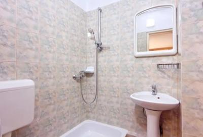 Apartament cu 3 camere decomandat în Lacul Tei