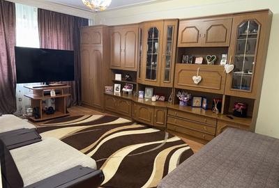 Apartament cu 3 camere decomandat în Canta