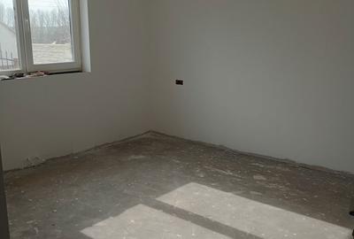 Casă cu 4 camere cu Teren 470 Mp în Vinga