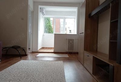 Garsonieră în Titan - 2