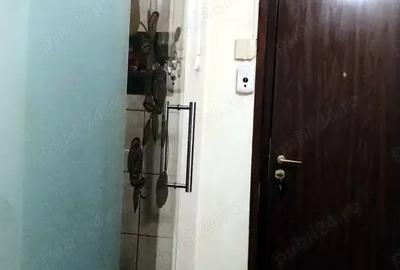 PROPRIETAR vind apartament cu trei camere in zona 1 Decembrie Ozana - 6
