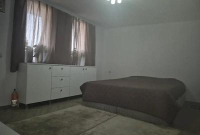 Garsoniera camera la curte - 3