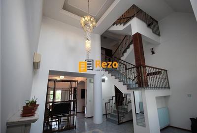 Vila impunatoare cu iesire la lac in Peris - 2