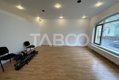 Spatiu 550 mpu pretabil clinica sau cladire birouri zona Lupeni Sibiu - 1