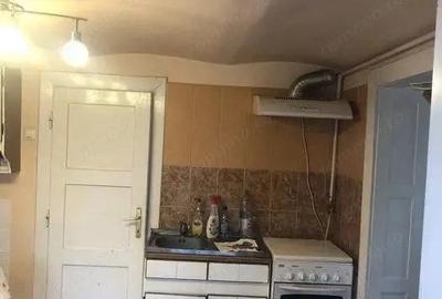 Semicentral - Vanzare casa, curte comuna - Str. Stefan Cel Mare - 5