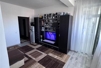 Apartament cu 3 camere semidecomandat, mobilat în Berceni