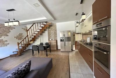Apartament 3 camere, semidecomandat, 2 parcari, Centru zona 21 Decembrie
