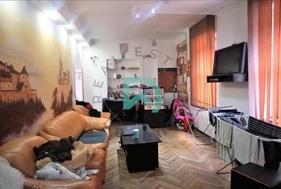 Casă cu 7 camere cu Canalizare în Centrul Istoric