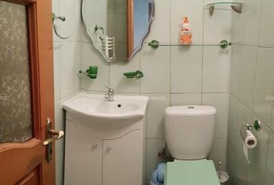 Apartament trei camere, decomandat, etaj 1, mobilat, ultracentral - 1