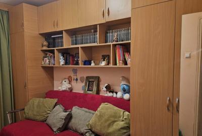 Apartament cu 3 camere semidecomandat în Dacia