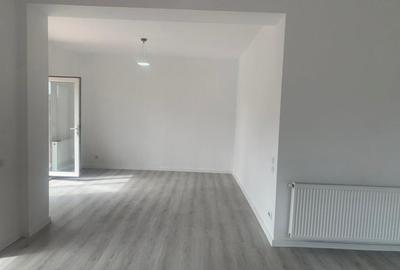 Casă cu 5 camere cu Teren 395 Mp în Malu Mare - 11